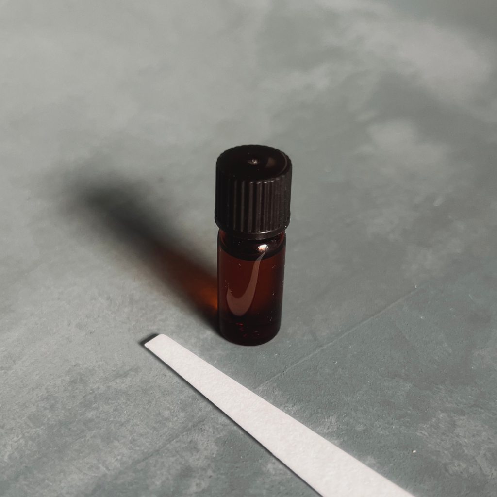 Rhubarbe × Genévrier × Santal / Échantillon